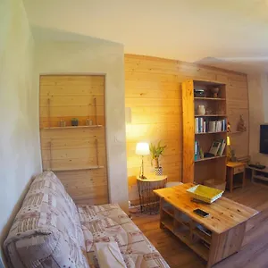 Le Petit Coin Au Bord Du Apartment